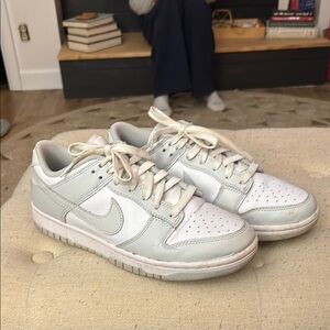 Nike White and Gray Sneakers Low-Top Design